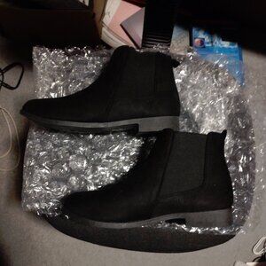 NWOT Krush black suede fell ankle boots size 7